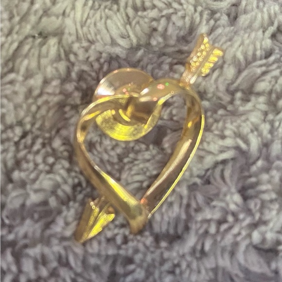 Avon Jewelry - Vintage AVON Cupid Heart Pin
l